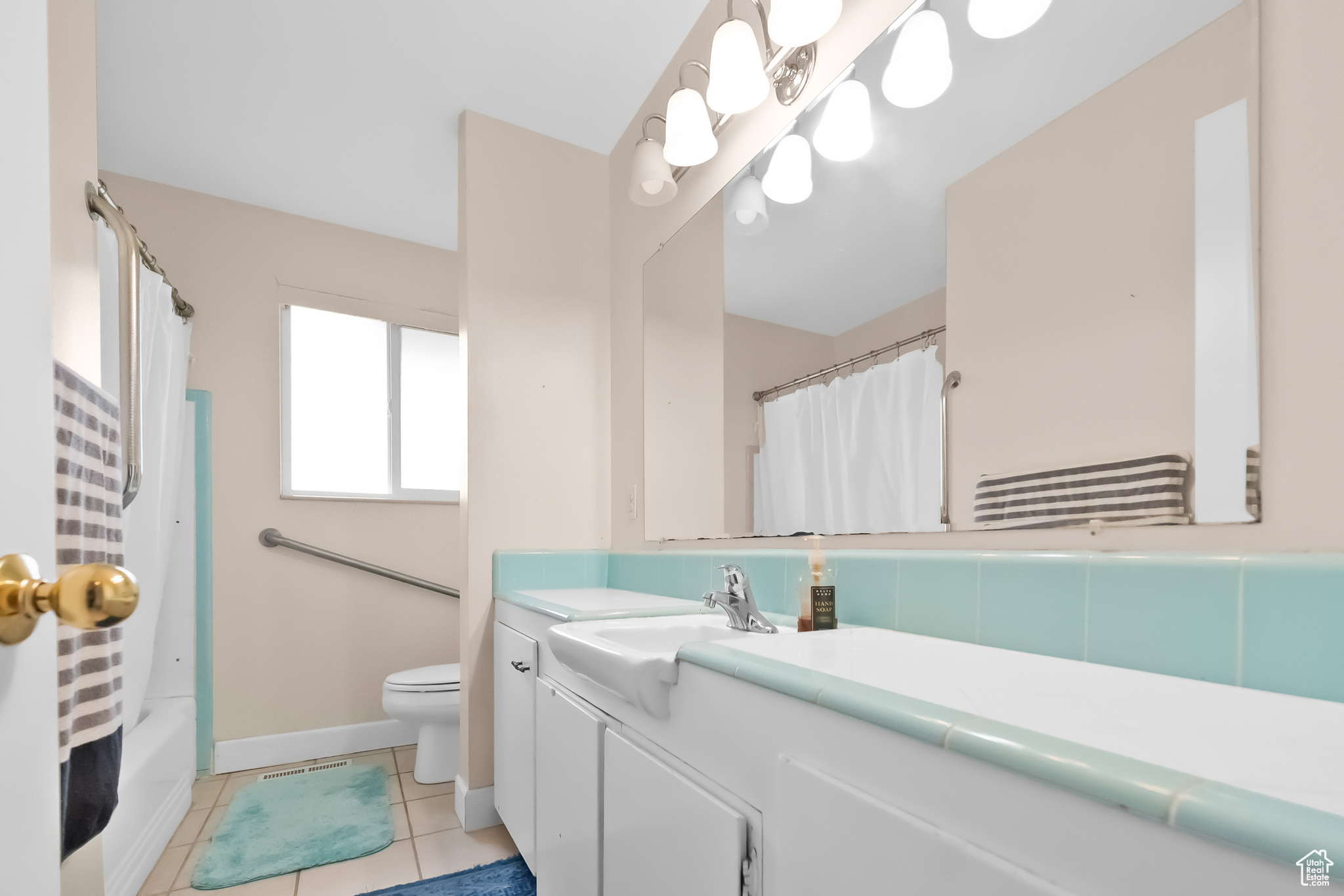 Bountiful, Utah 84010, United States, 4 Bedrooms Bedrooms, ,2 BathroomsBathrooms,Residential,Active,131679