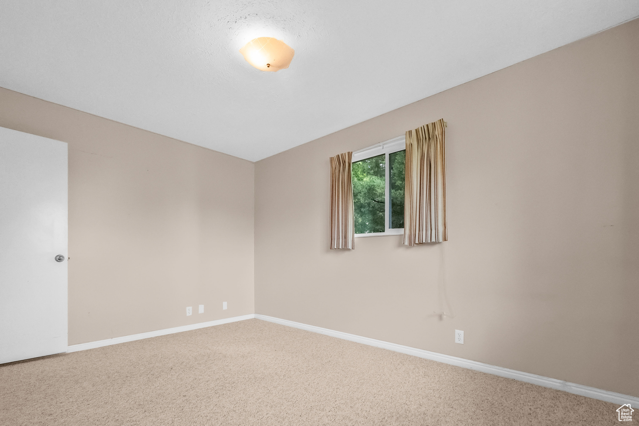 Bountiful, Utah 84010, United States, 4 Bedrooms Bedrooms, ,2 BathroomsBathrooms,Residential,Active,131679