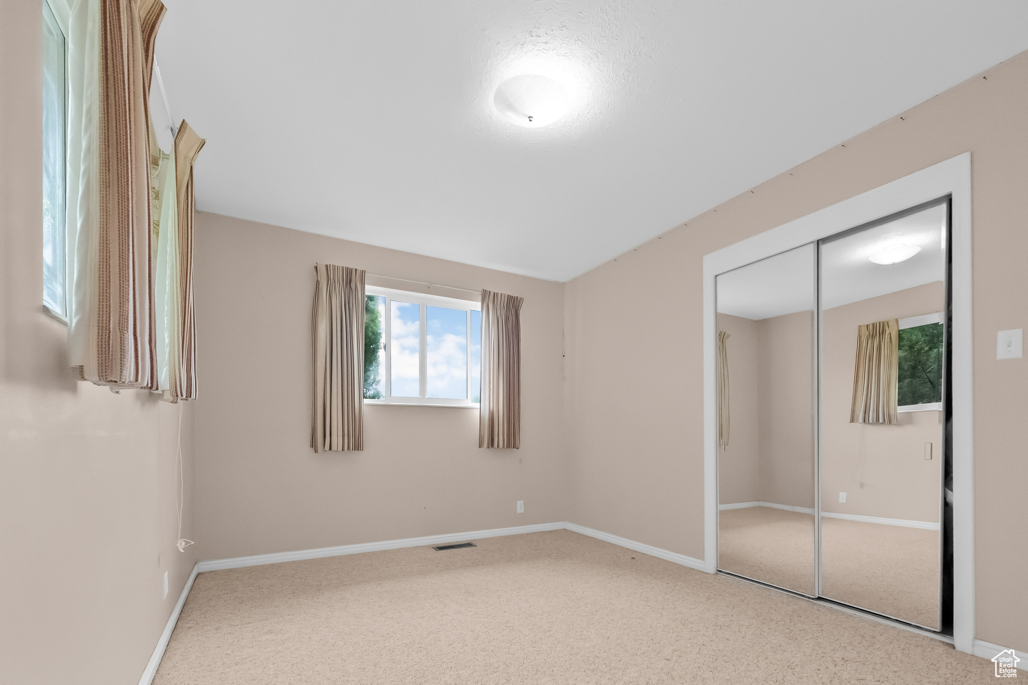 Bountiful, Utah 84010, United States, 4 Bedrooms Bedrooms, ,2 BathroomsBathrooms,Residential,Active,131679