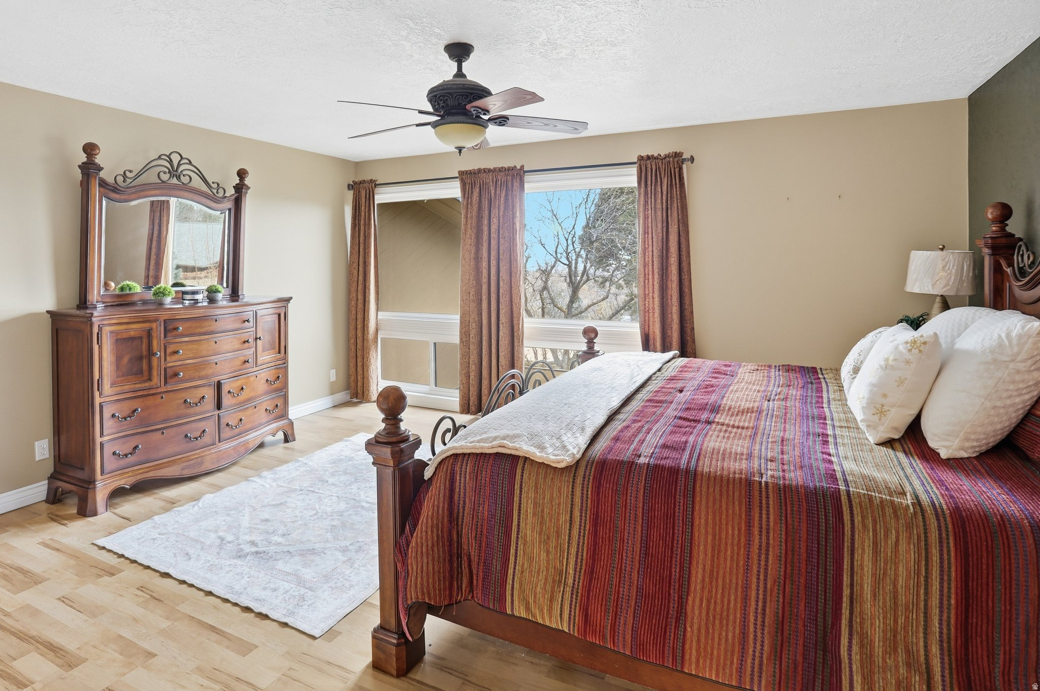 KNOLLWOOD - Residential