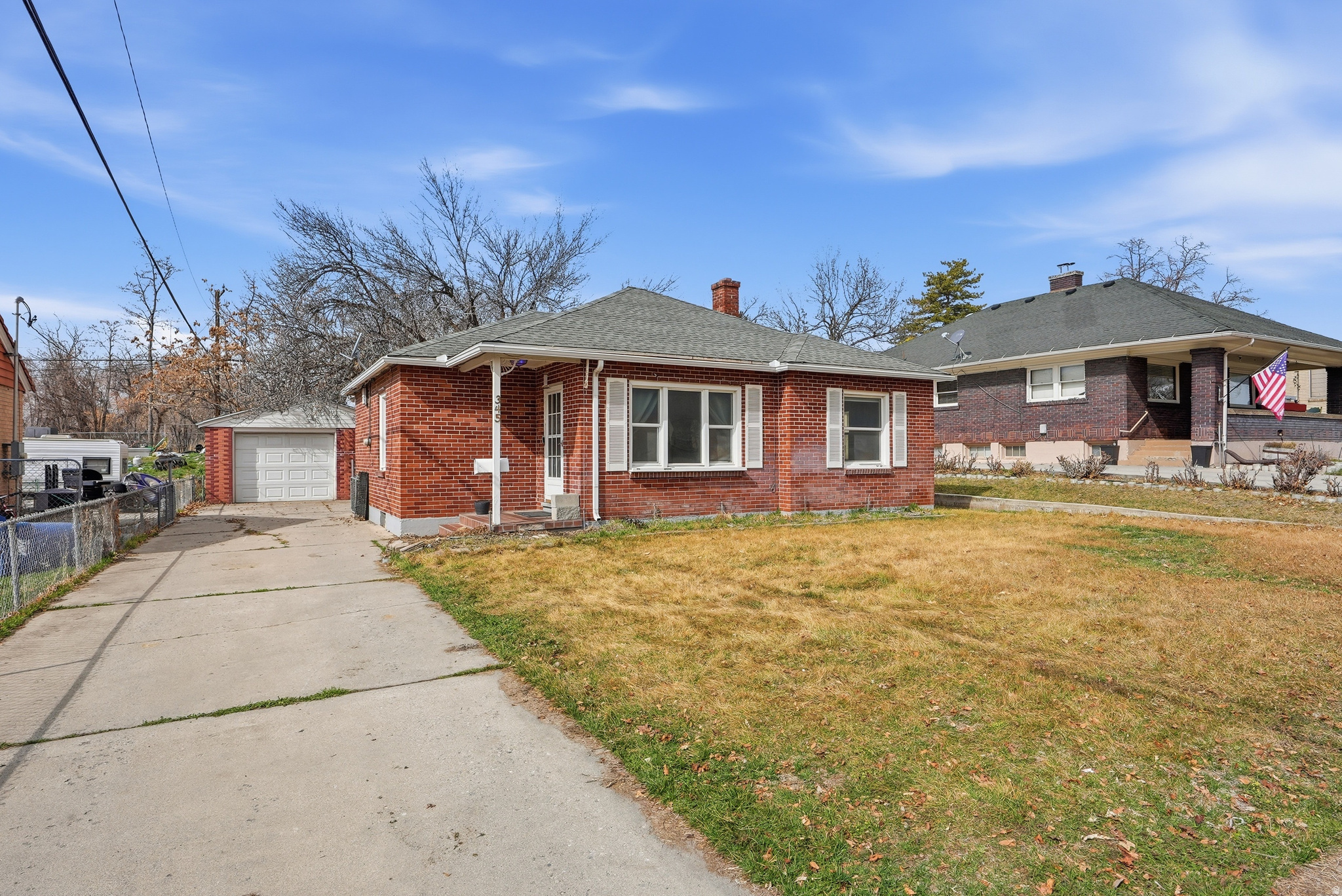 Main image without alt text