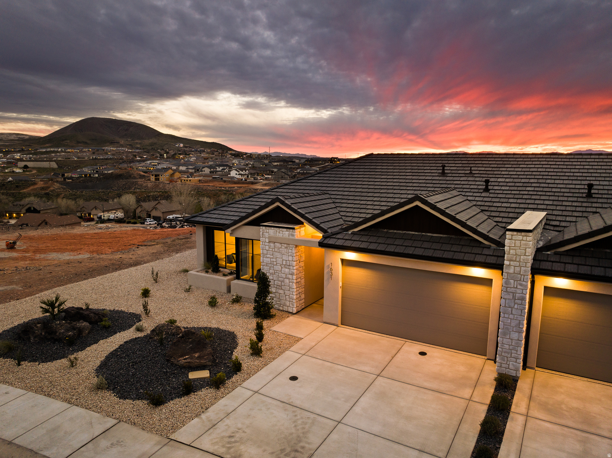 PAINTED SANDS - Residential