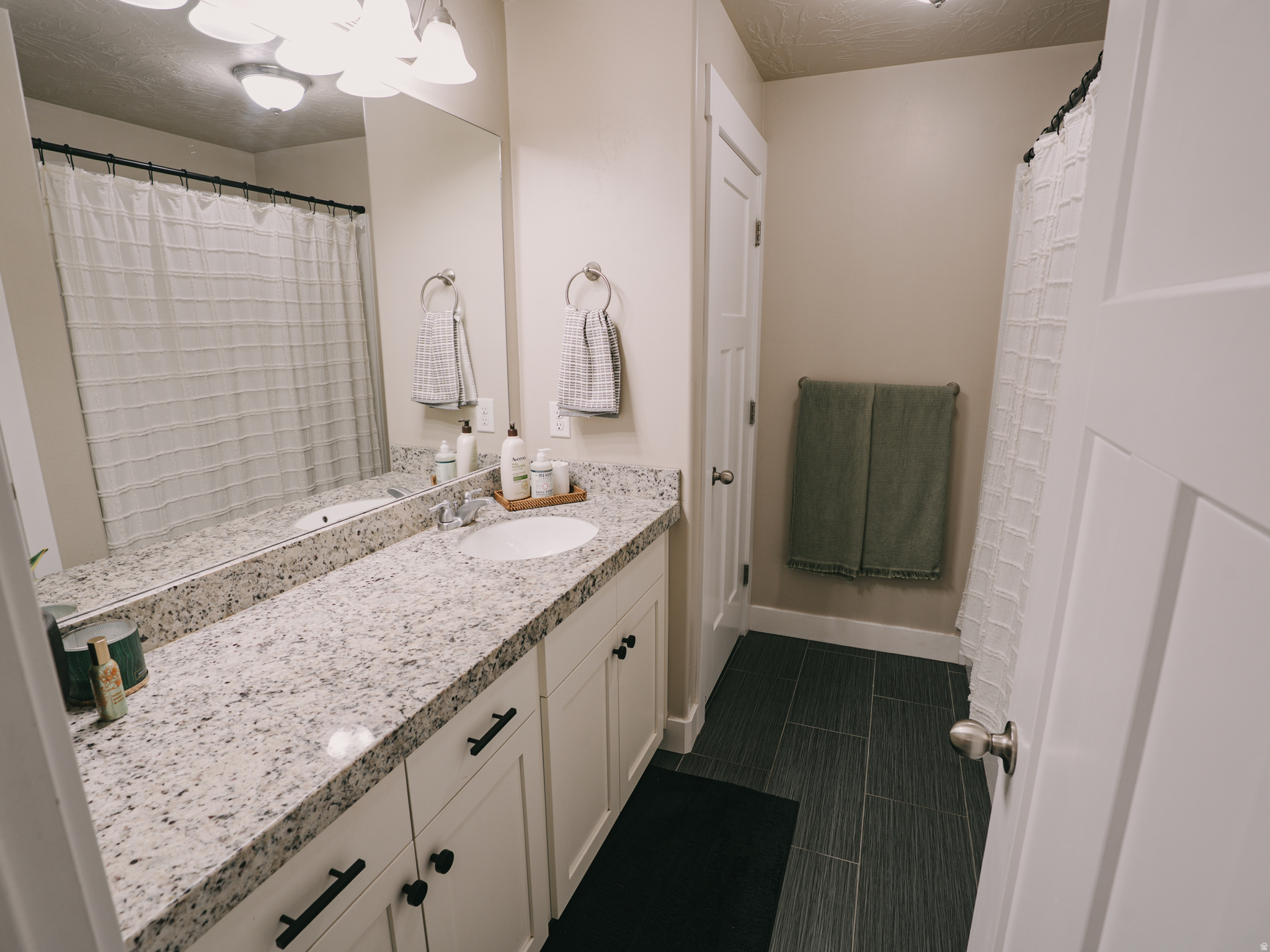 SILVER LAKE - Residential