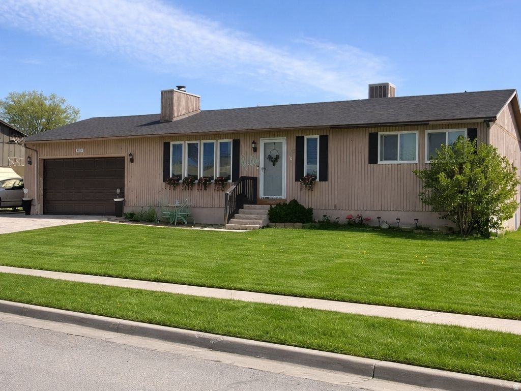 Photo of 330 N PINEWOOD CIR, Price, UT 84501 (MLS # 2149394)