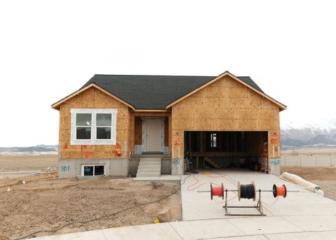 Photo of 4463 N BROADSWORD LN #101, Eagle Mountain, UT 84005 (MLS # 2125734)