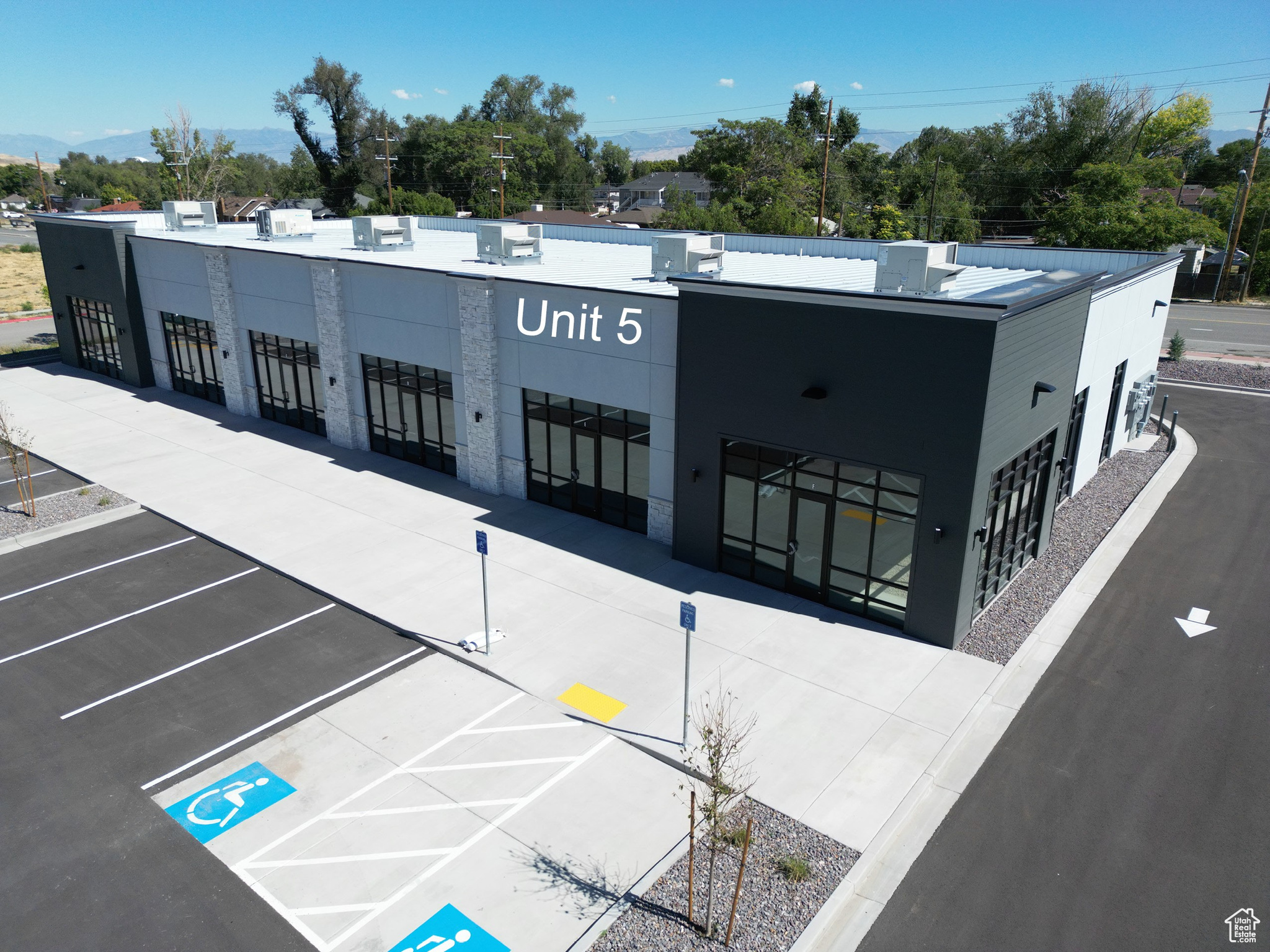 FLANGAS - Commercial Lease