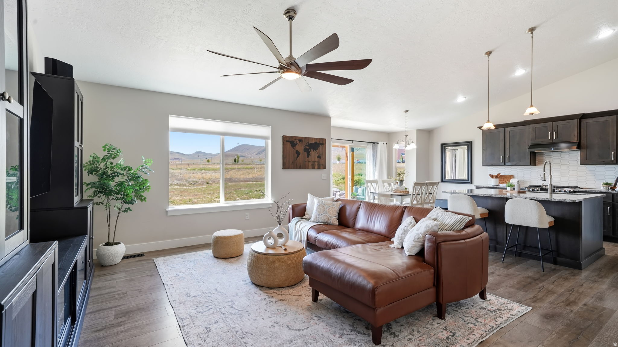 PELICAN BAY - Residential