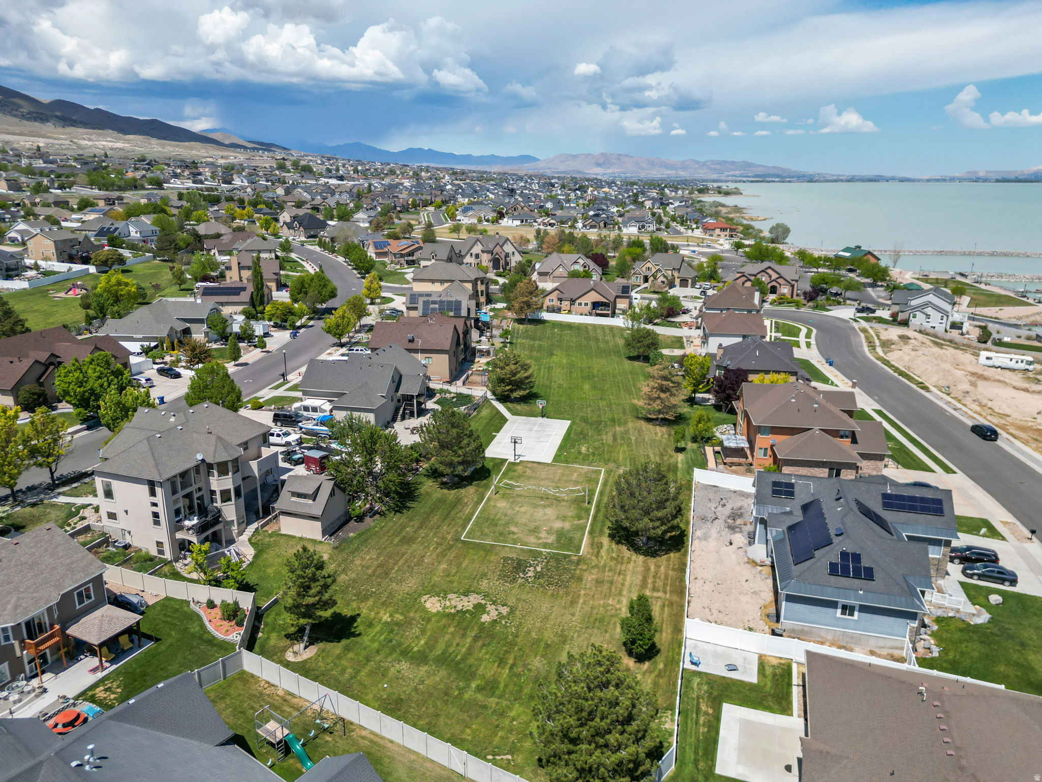 PELICAN BAY - Residential