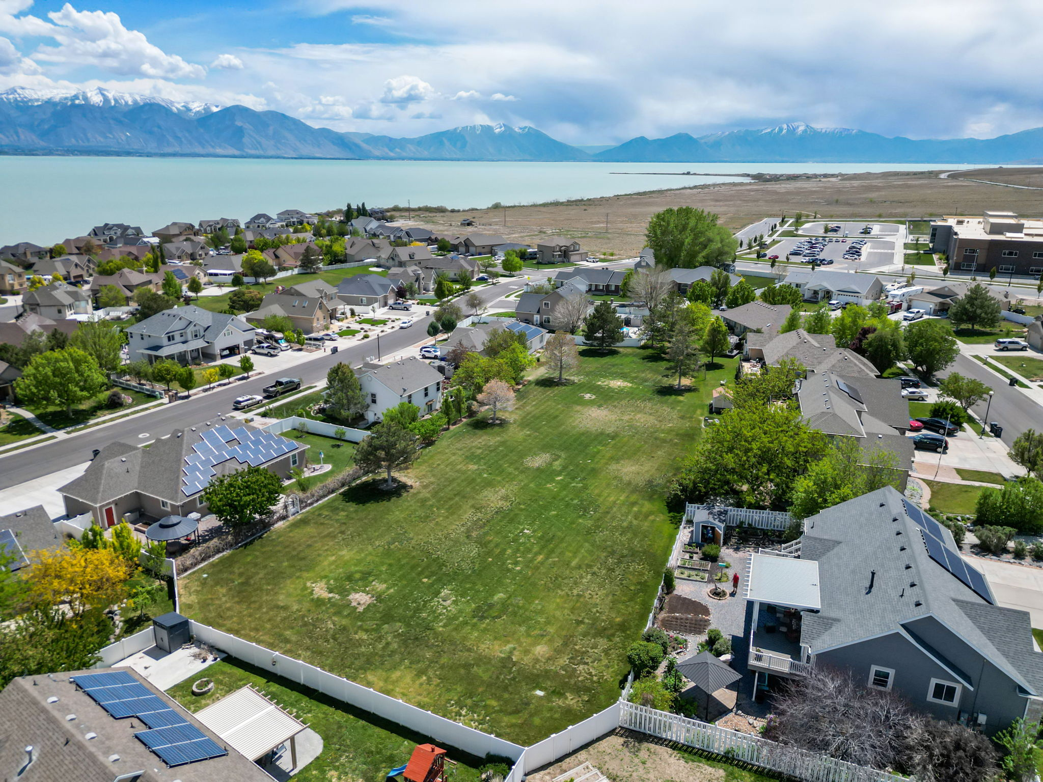 PELICAN BAY - Residential