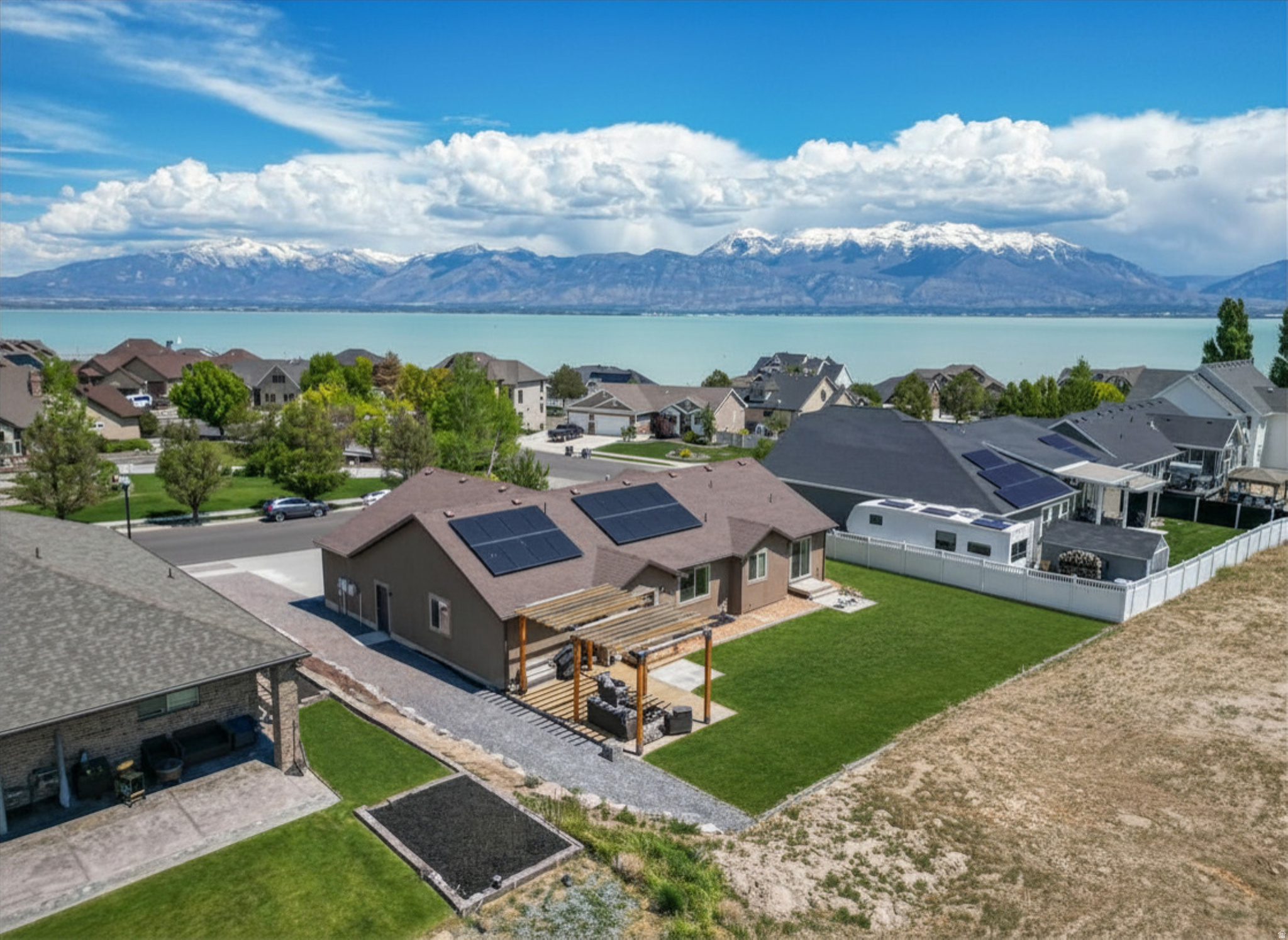 PELICAN BAY - Residential