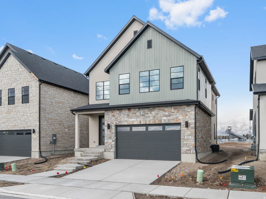 Photo of 5022 W GREEN ASH LN, Highland, UT 84003 (MLS # 2156169)