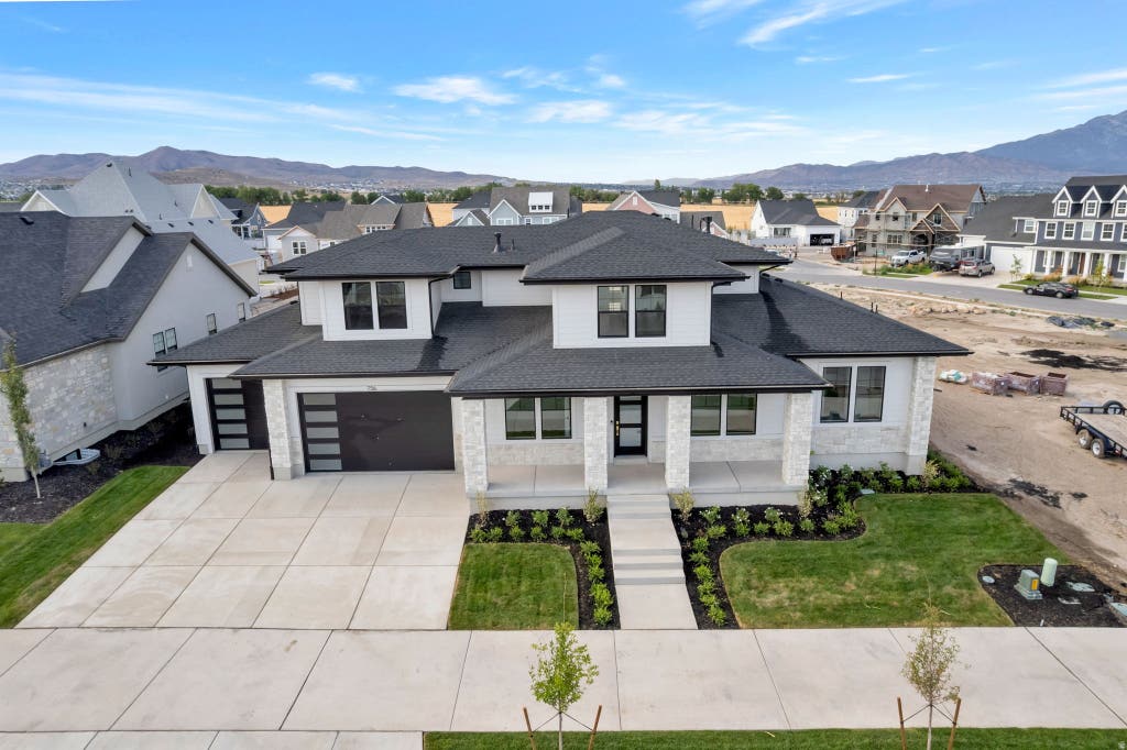 Photo of 756 W SARA DR, Saratoga Springs, UT 84045 (MLS # 2173954)