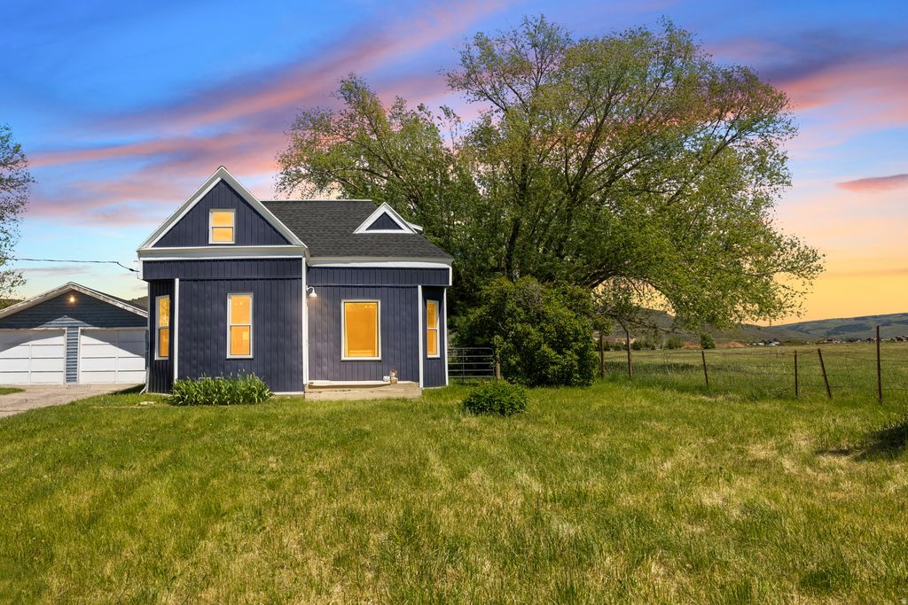 Photo of 1559 S STATE ROAD 32, Francis, UT 84036 (MLS # 2173073)
