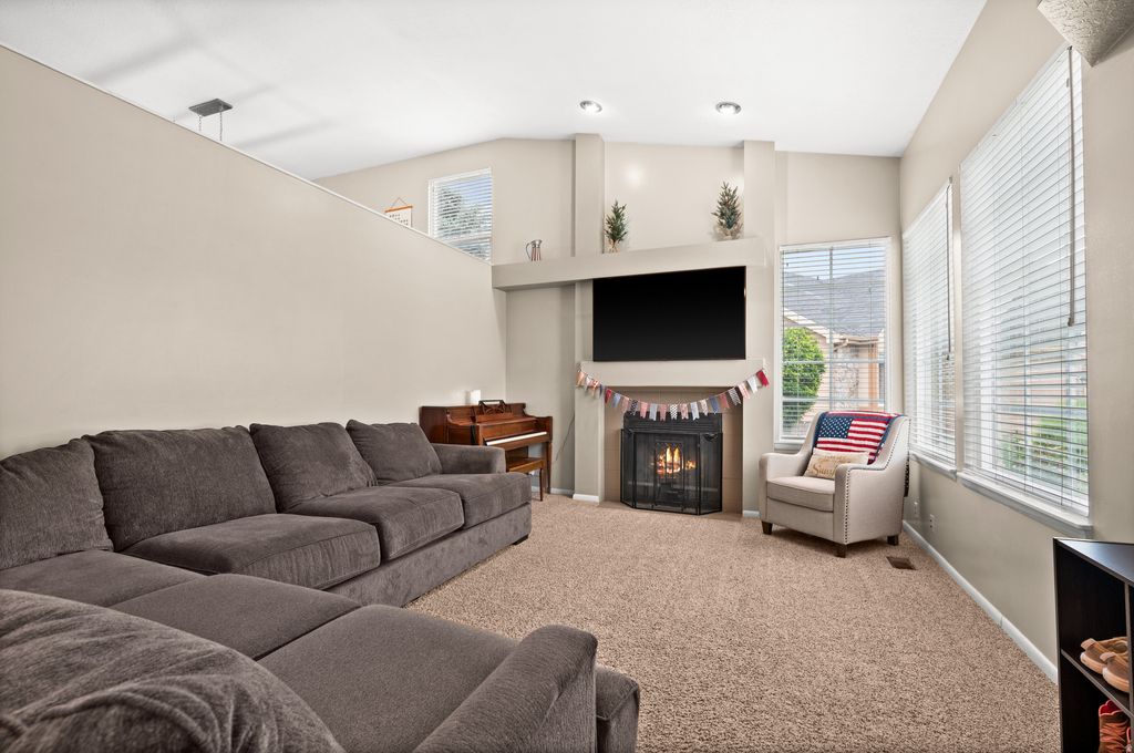 Photo of 5633 S CROSSPARK DR W, Taylorsville, UT 84123 (MLS # 2162082)