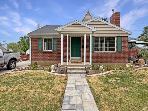 Photo of 2505 E ELM AVE, Salt Lake City, UT 84109 (MLS # 2093733)