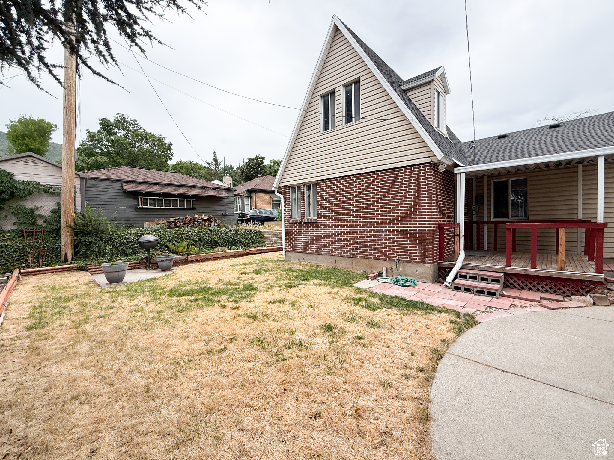 COUNTRY CLUB HEIGHTS - Residential