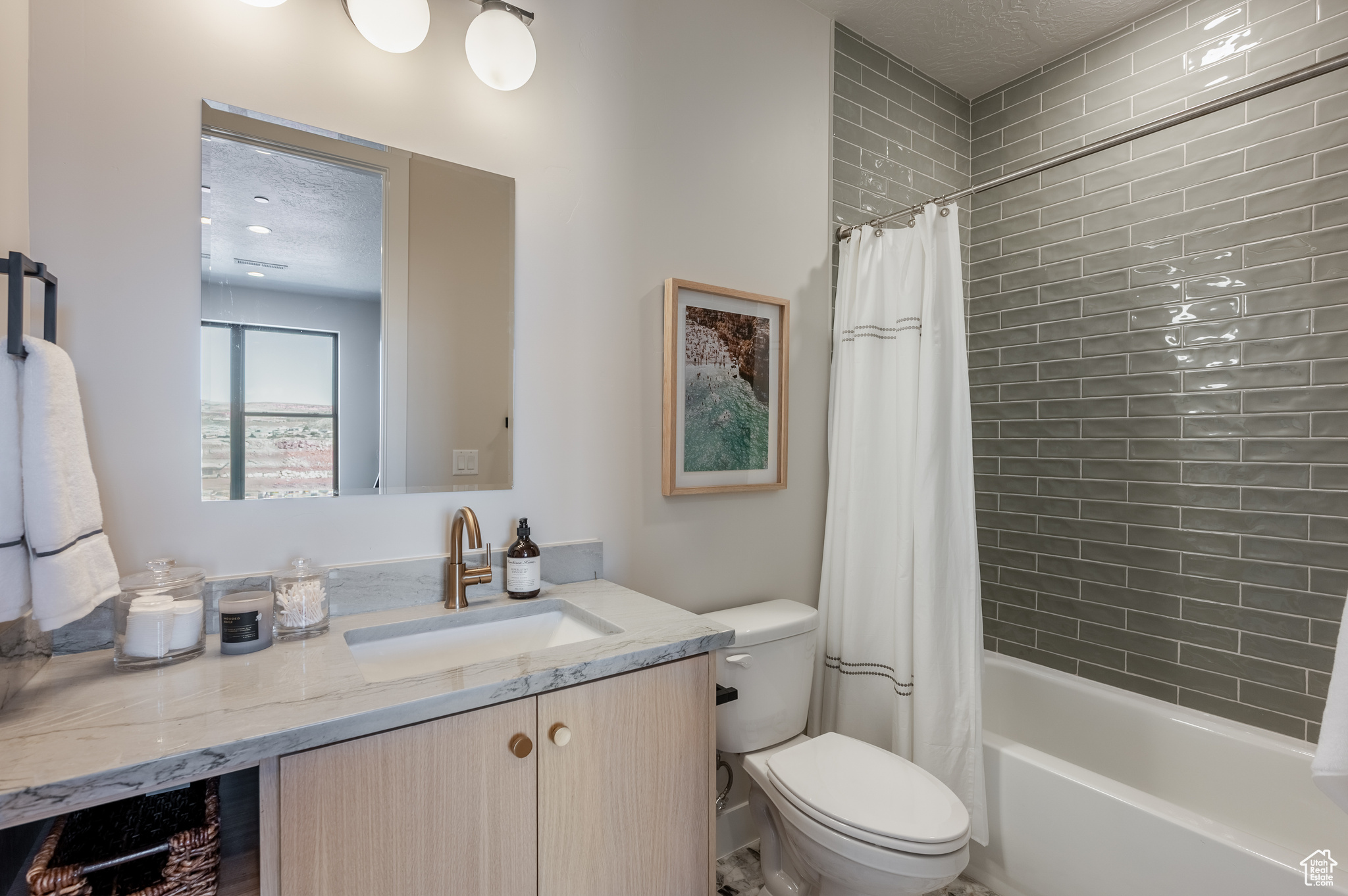 ISLAND AT CORAL CANYON - Residential Income