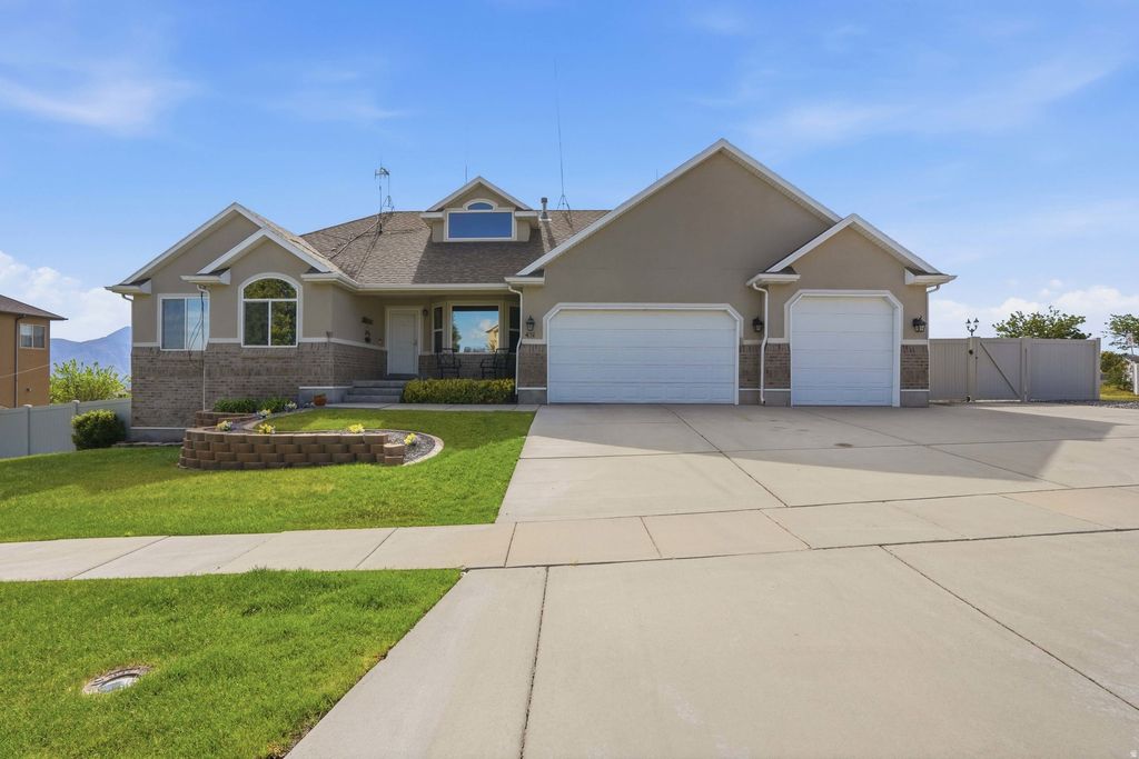 Photo of 451 W MISTY SAGE WAY S, Saratoga Springs, UT 84045 (MLS # 2160801)