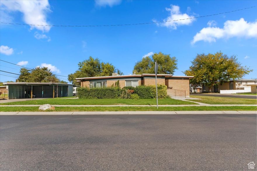This fourplex features two 2-bed/1-bath units and two 1-bed/1-bath units, giving a versatile mix for strong rental appeal. Recent updates include modern tiled showers in every unit. Tenants love the convenience of in-unit laundry, plus each unit comes with dedicated storage. A 4-car carport provides covered parking for all residents. With excellent access to I-215, schools, shopping, and transit, this property is built for steady income and long-term growth. A turnkey addition to your portfolio!