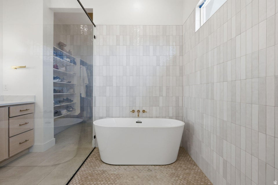 SCENIC SUNRISE PH 4 - Residential