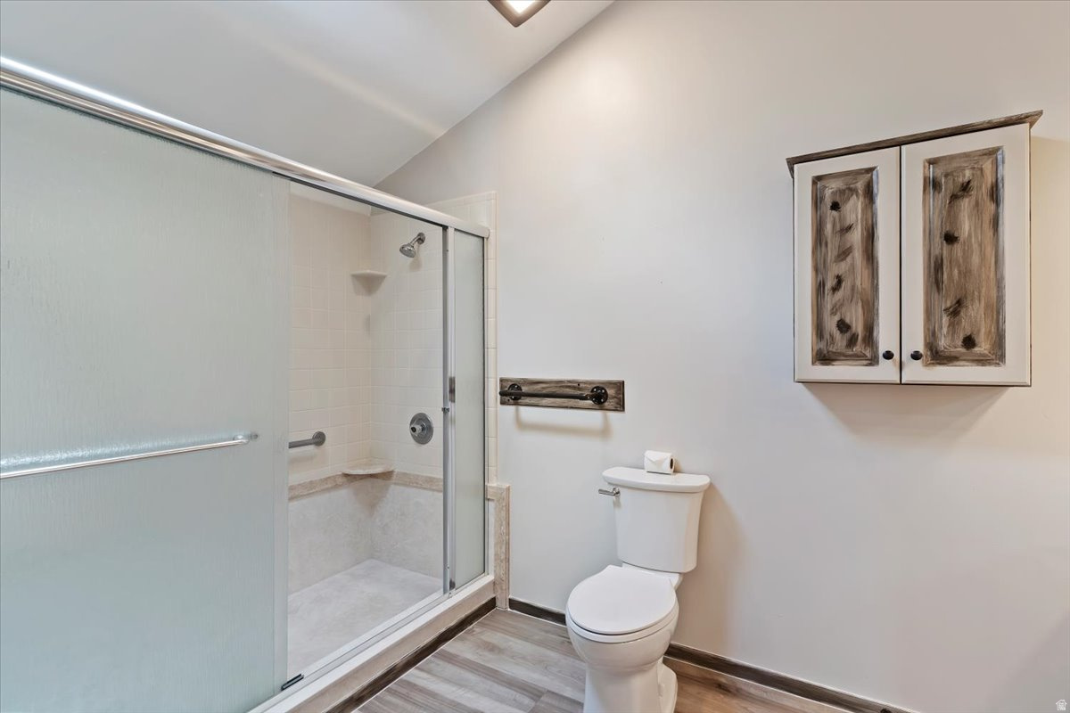 WHITE BARN - Residential Income