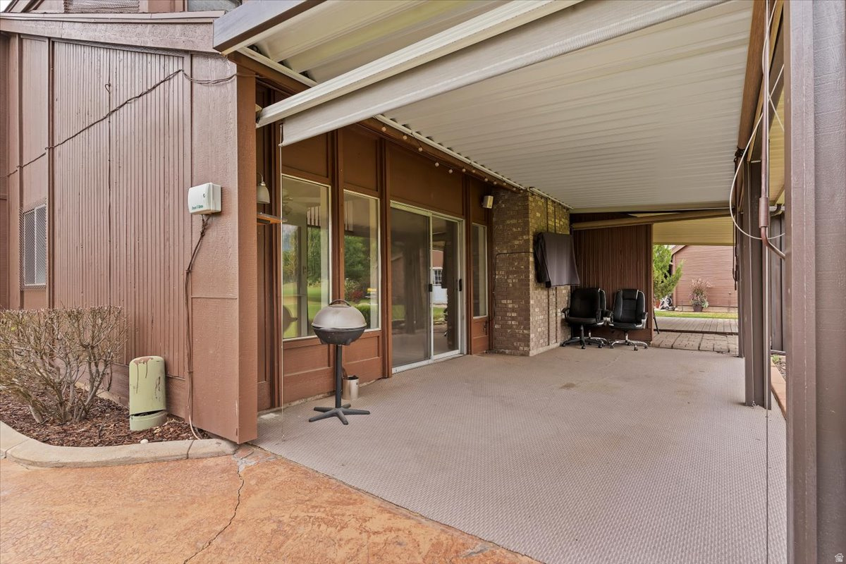 WHITE BARN - Residential Income