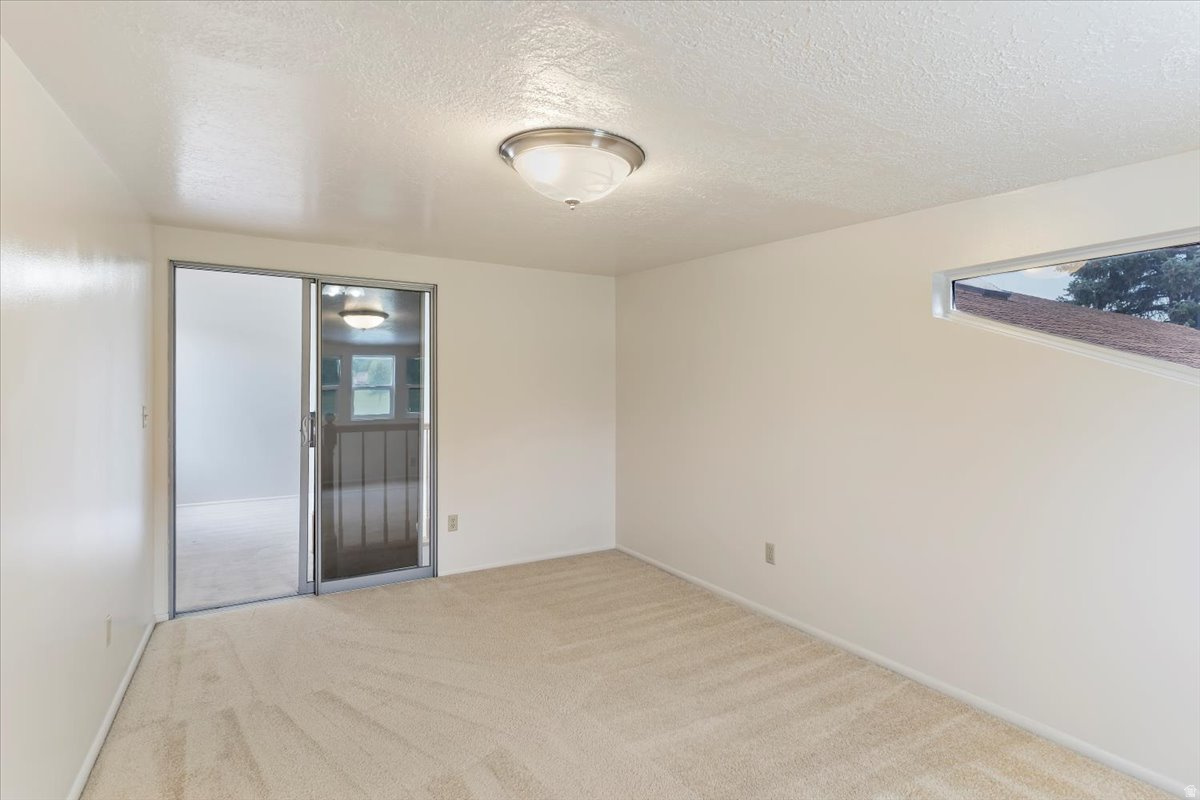 WHITE BARN - Residential Income