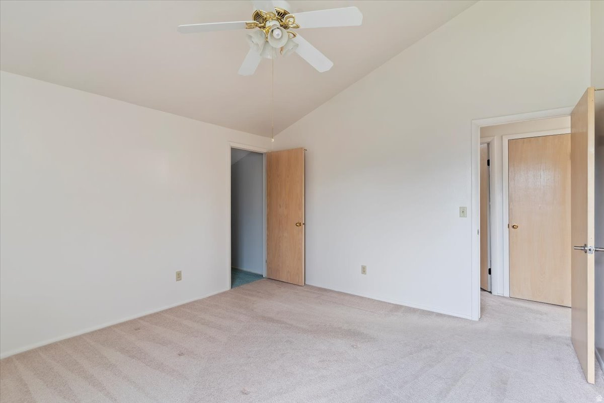 WHITE BARN - Residential Income