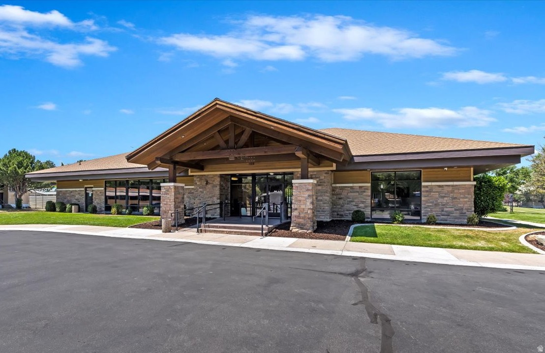 MAJESTIC OAKS - Residential