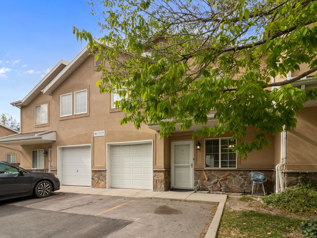 Photo of 1546 W COMPASS POINT LN #2B, West Jordan, UT 84084 (MLS # 2155933)