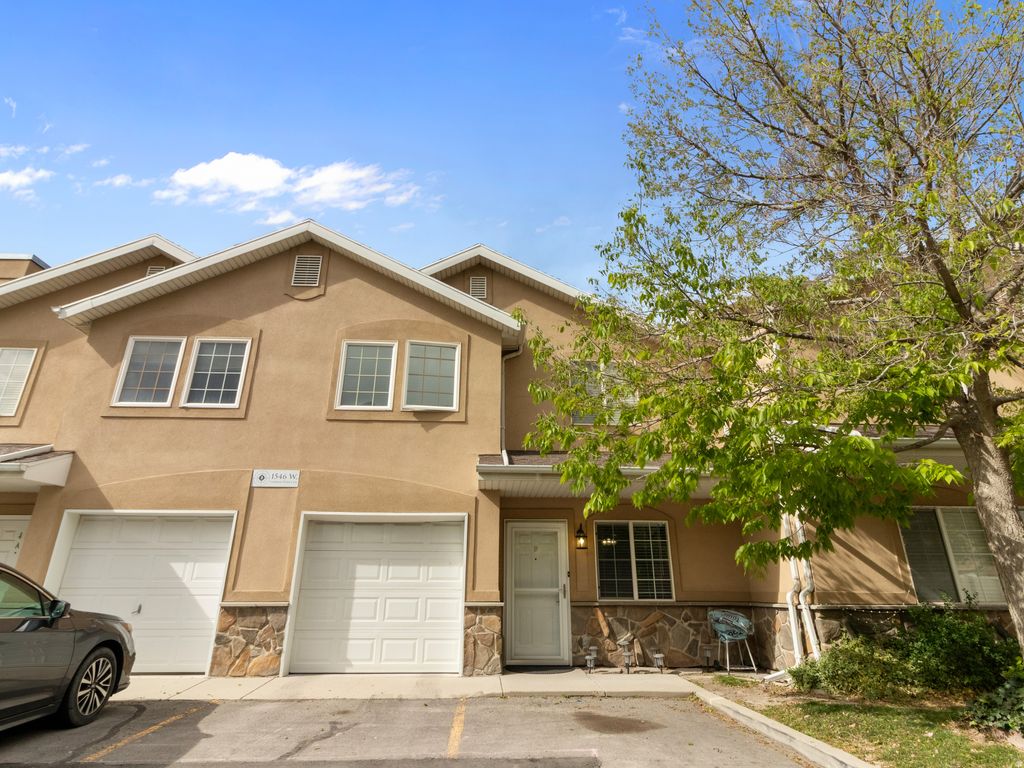 Photo of 1546 W COMPASS POINT LN #2B, West Jordan, UT 84084 (MLS # 2155933)