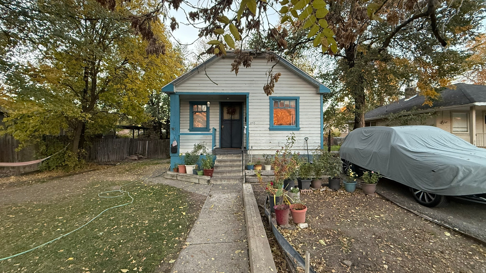 Main image without alt text