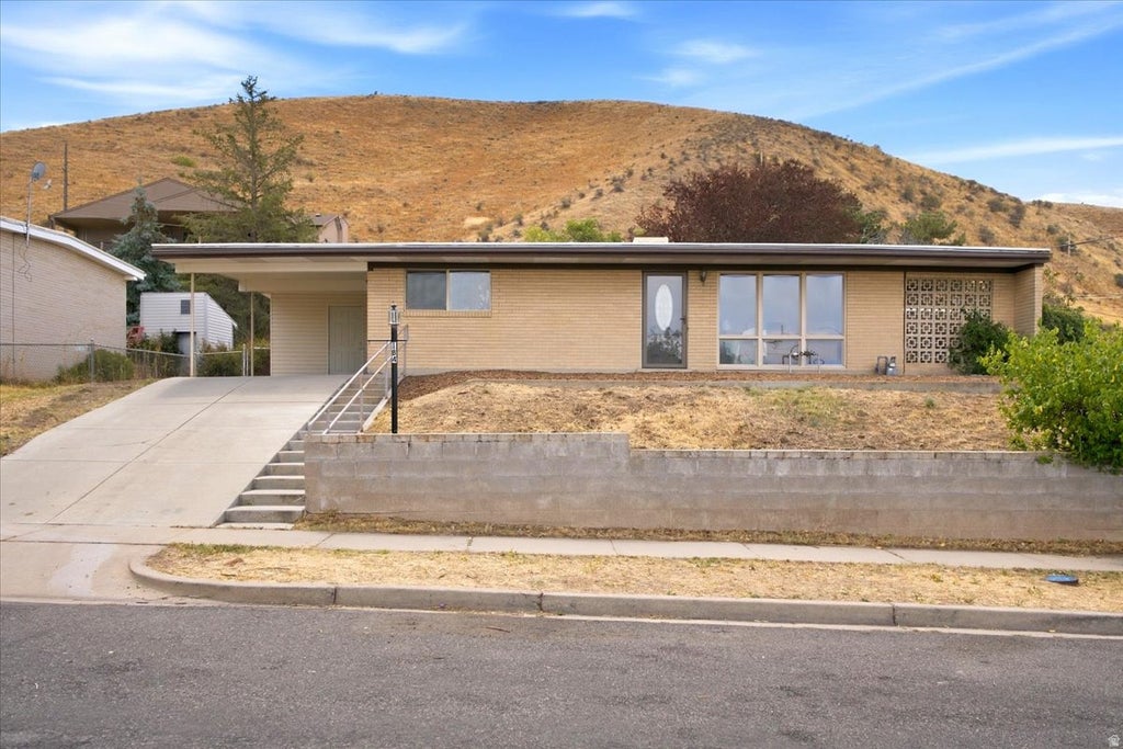 Photo of 184 E BROADWAY ST S, Tooele, UT 84074 (MLS # 2186044)