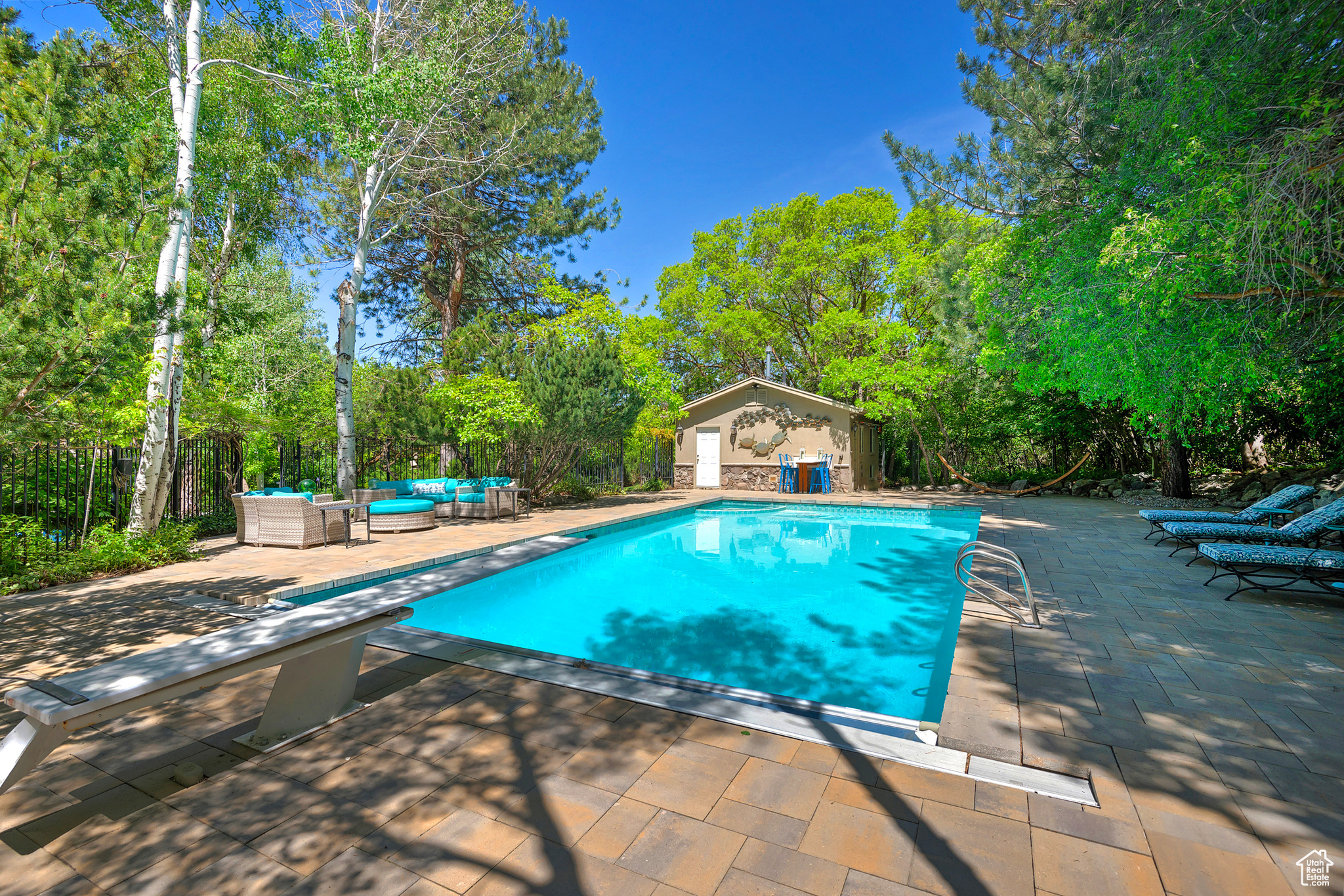 Sandy, Utah 84092, United States, 5 Bedrooms Bedrooms, ,5 BathroomsBathrooms,Residential,Pending,135382