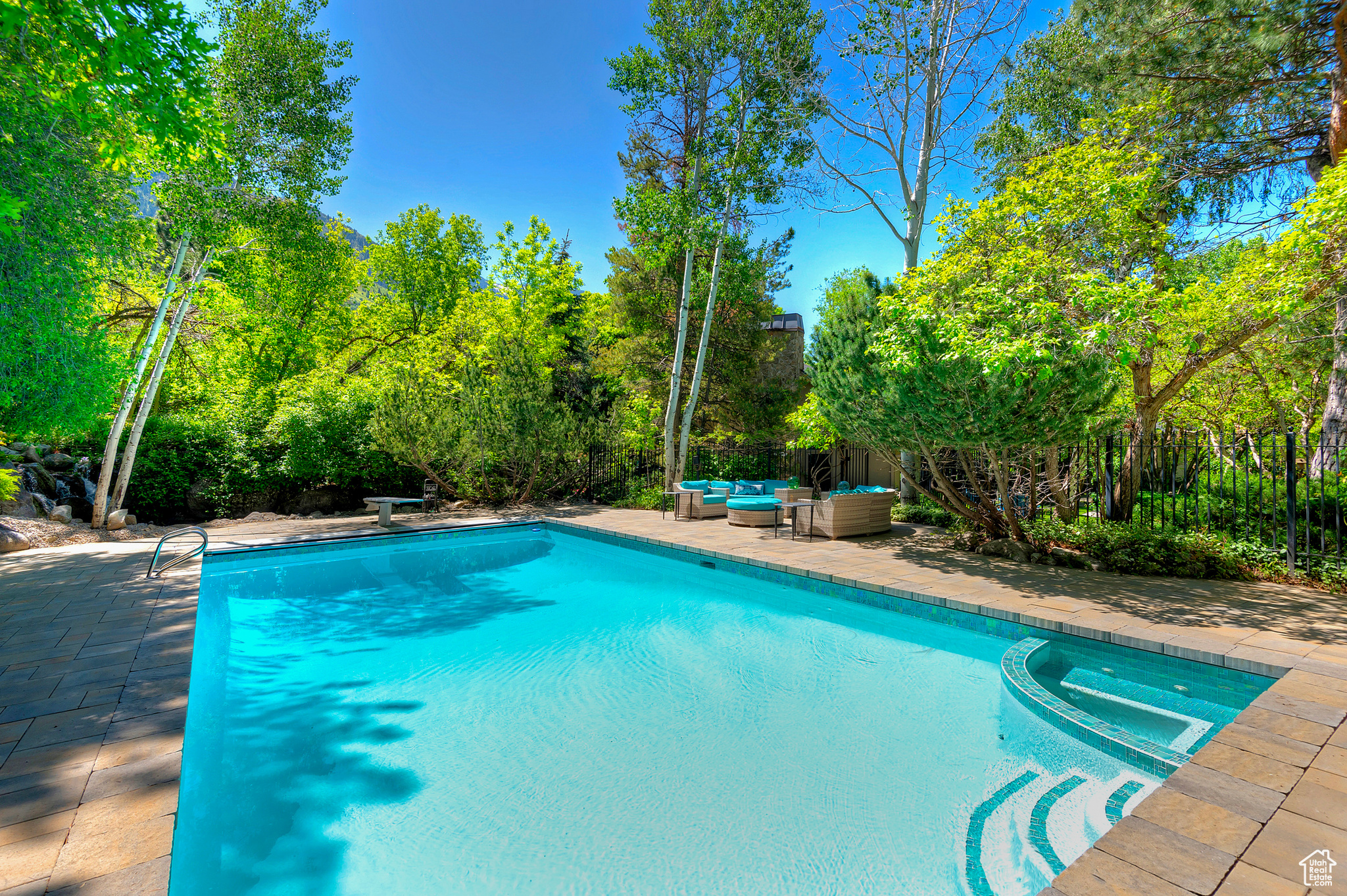 Sandy, Utah 84092, United States, 5 Bedrooms Bedrooms, ,5 BathroomsBathrooms,Residential,Pending,135382