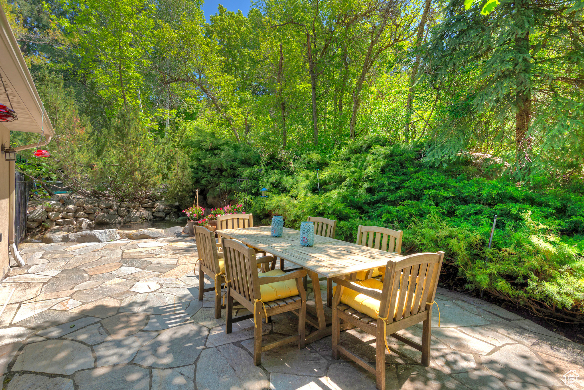 Sandy, Utah 84092, United States, 5 Bedrooms Bedrooms, ,5 BathroomsBathrooms,Residential,Pending,135382