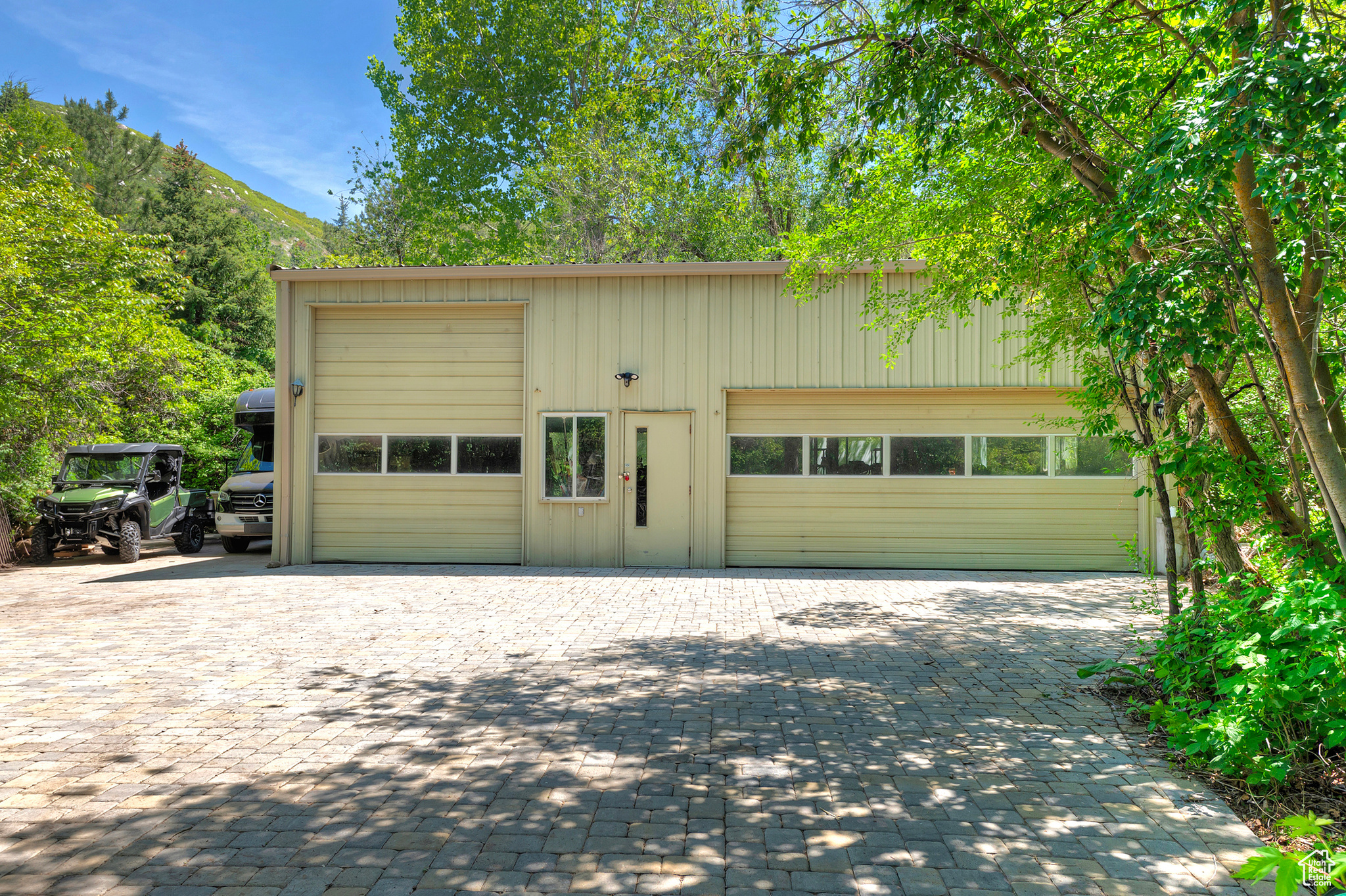 Sandy, Utah 84092, United States, 5 Bedrooms Bedrooms, ,5 BathroomsBathrooms,Residential,Pending,135382