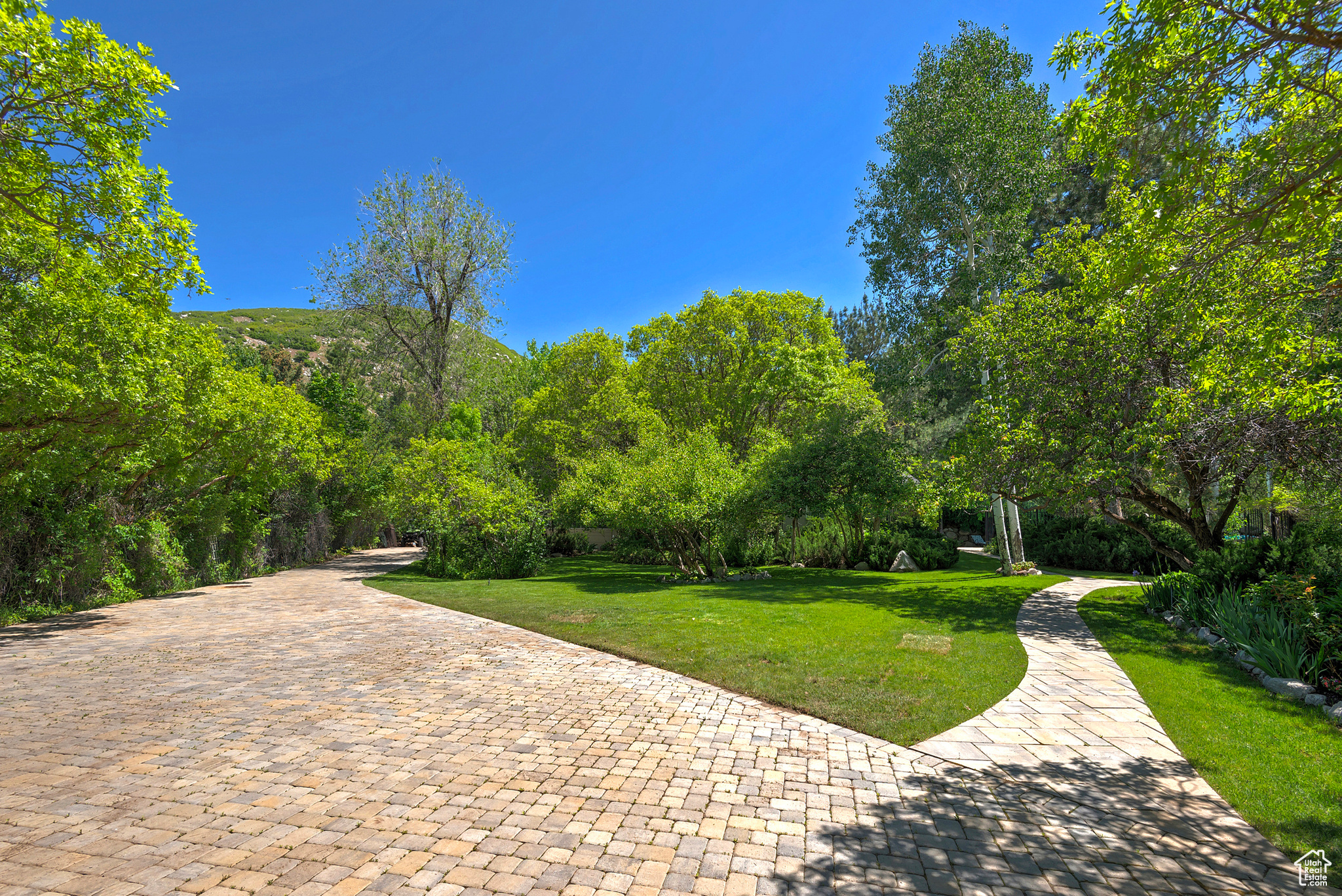 Sandy, Utah 84092, United States, 5 Bedrooms Bedrooms, ,5 BathroomsBathrooms,Residential,Pending,135382