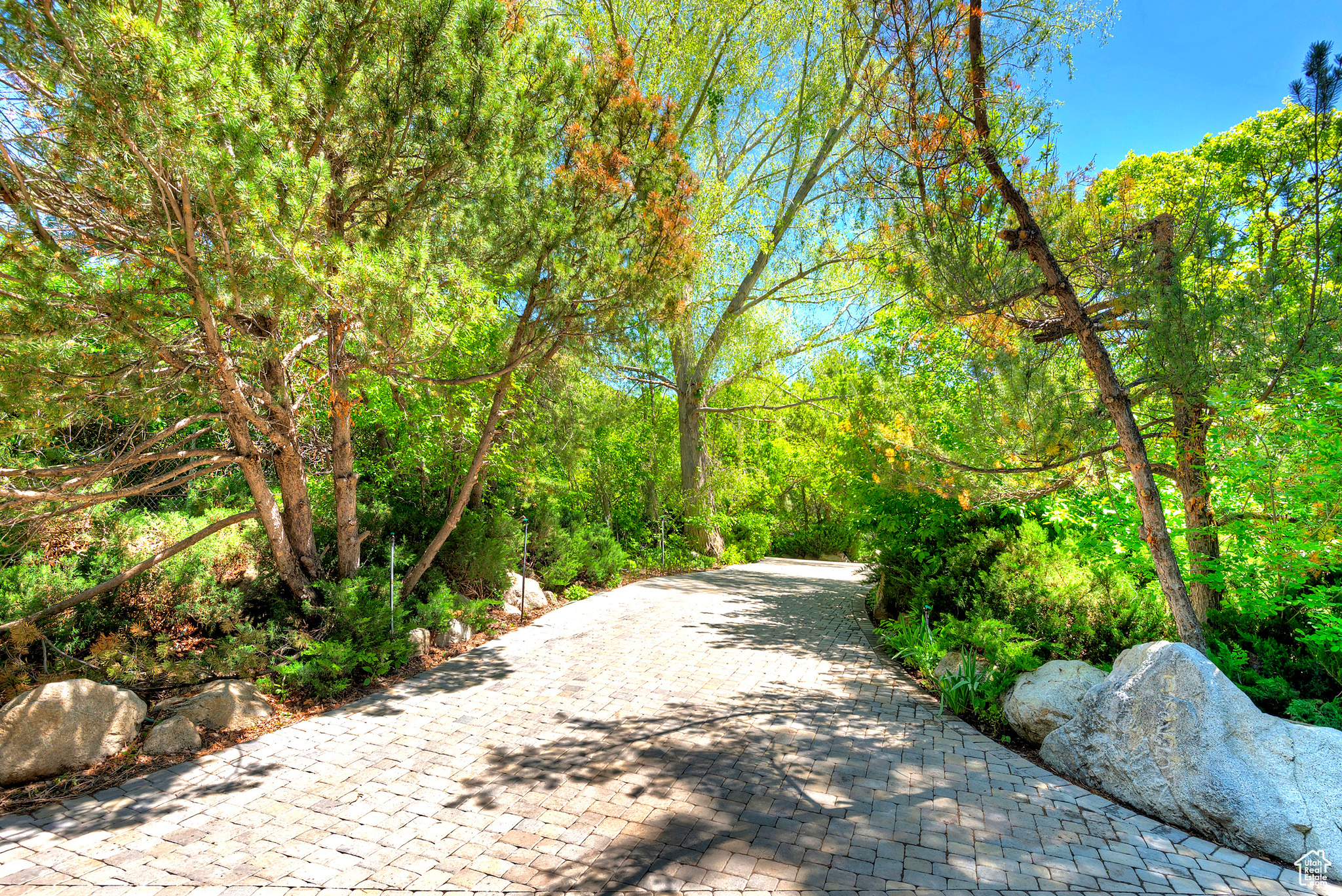 Sandy, Utah 84092, United States, 5 Bedrooms Bedrooms, ,5 BathroomsBathrooms,Residential,Pending,135382