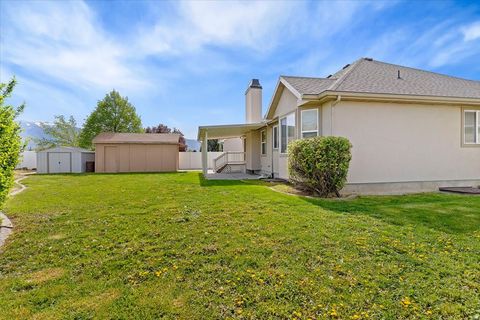 Tiny photo for 949 E CHRIS CIR, Clearfield, UT 84015 (MLS # 2151344)