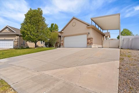 Tiny photo for 949 E CHRIS CIR, Clearfield, UT 84015 (MLS # 2151344)