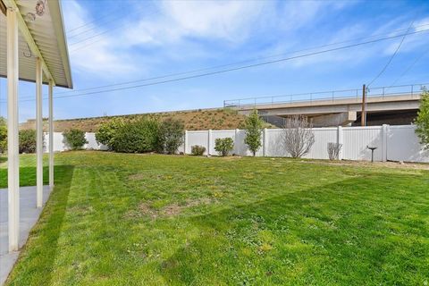 Tiny photo for 949 E CHRIS CIR, Clearfield, UT 84015 (MLS # 2151344)