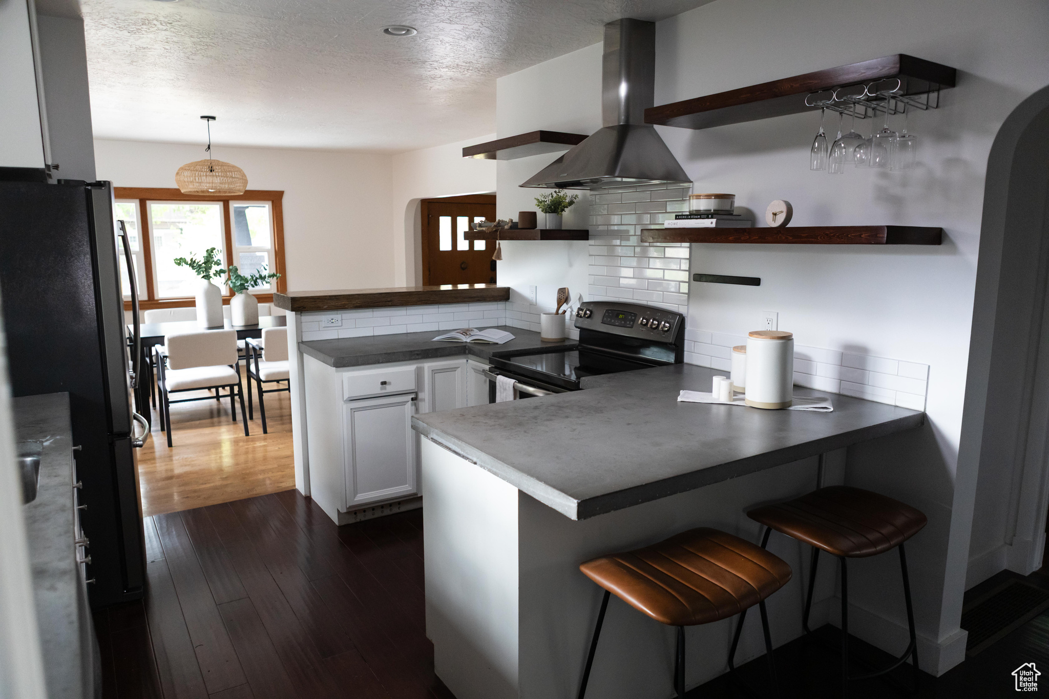 FIVE ACRE - Residential