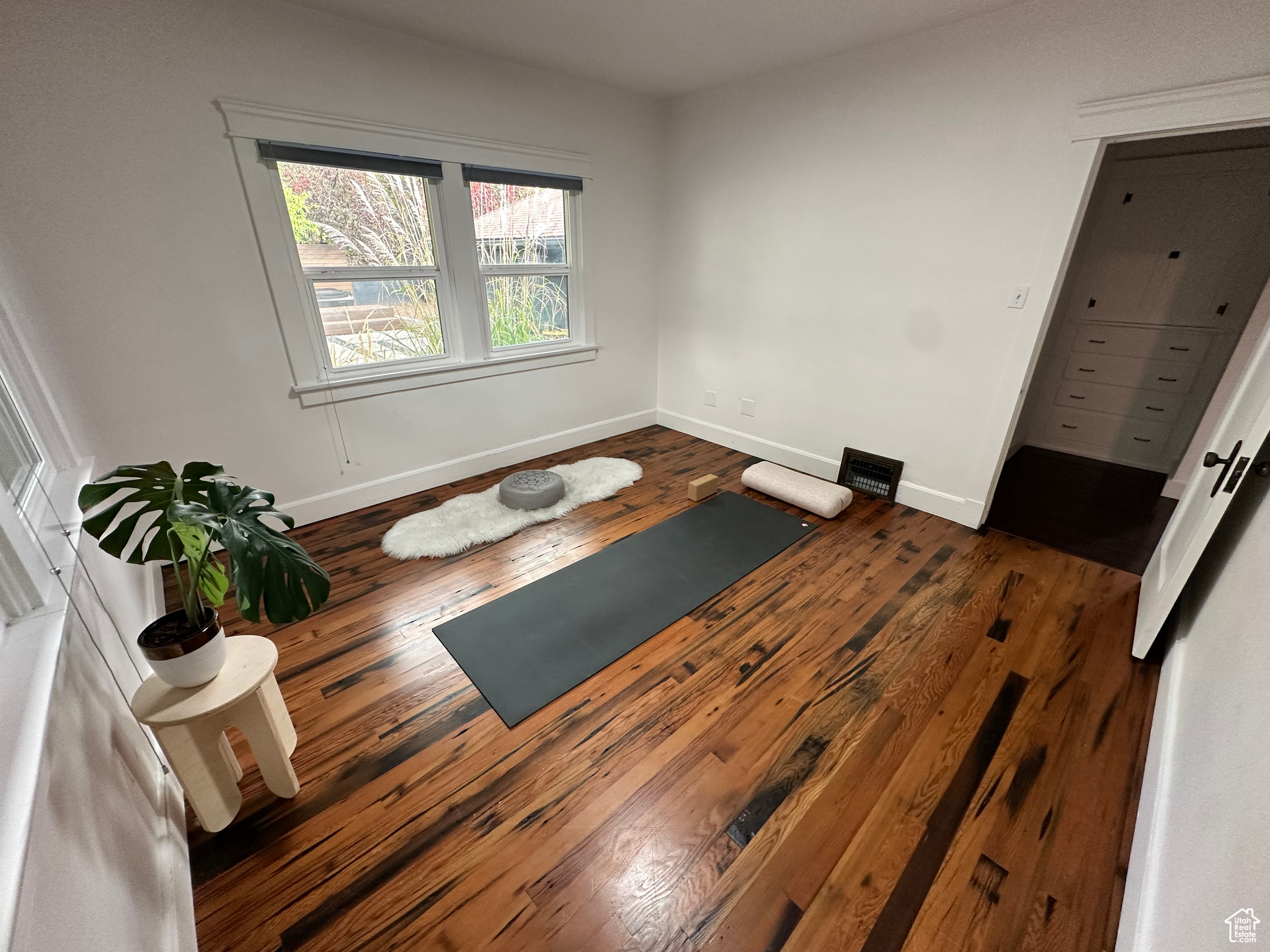 FIVE ACRE - Residential
