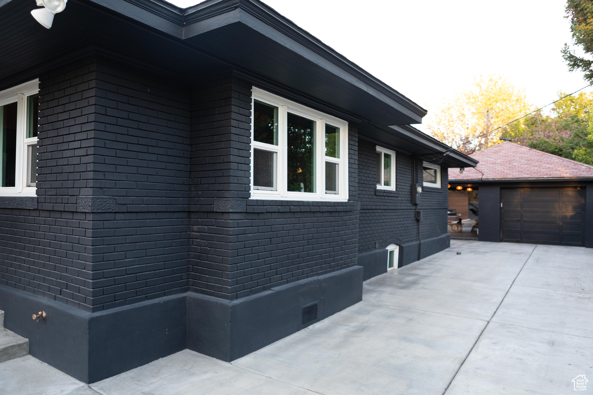 FIVE ACRE - Residential