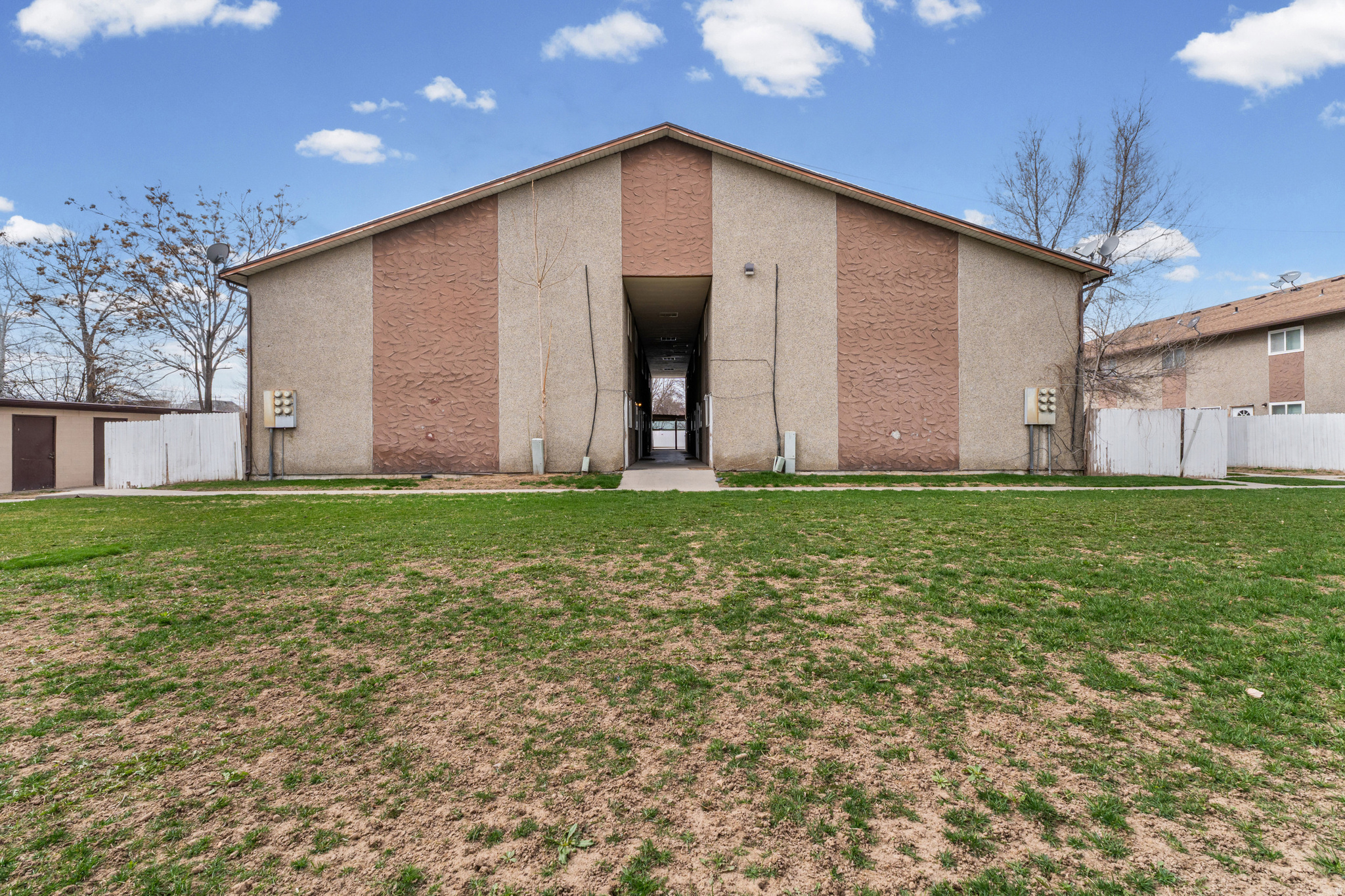 ELM TREE - Residential