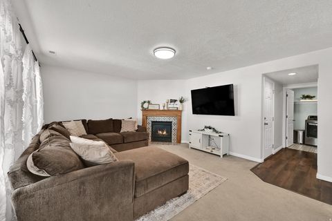 Tiny photo for 922 W 1420 N, Clinton, UT 84015 (MLS # 2121420)