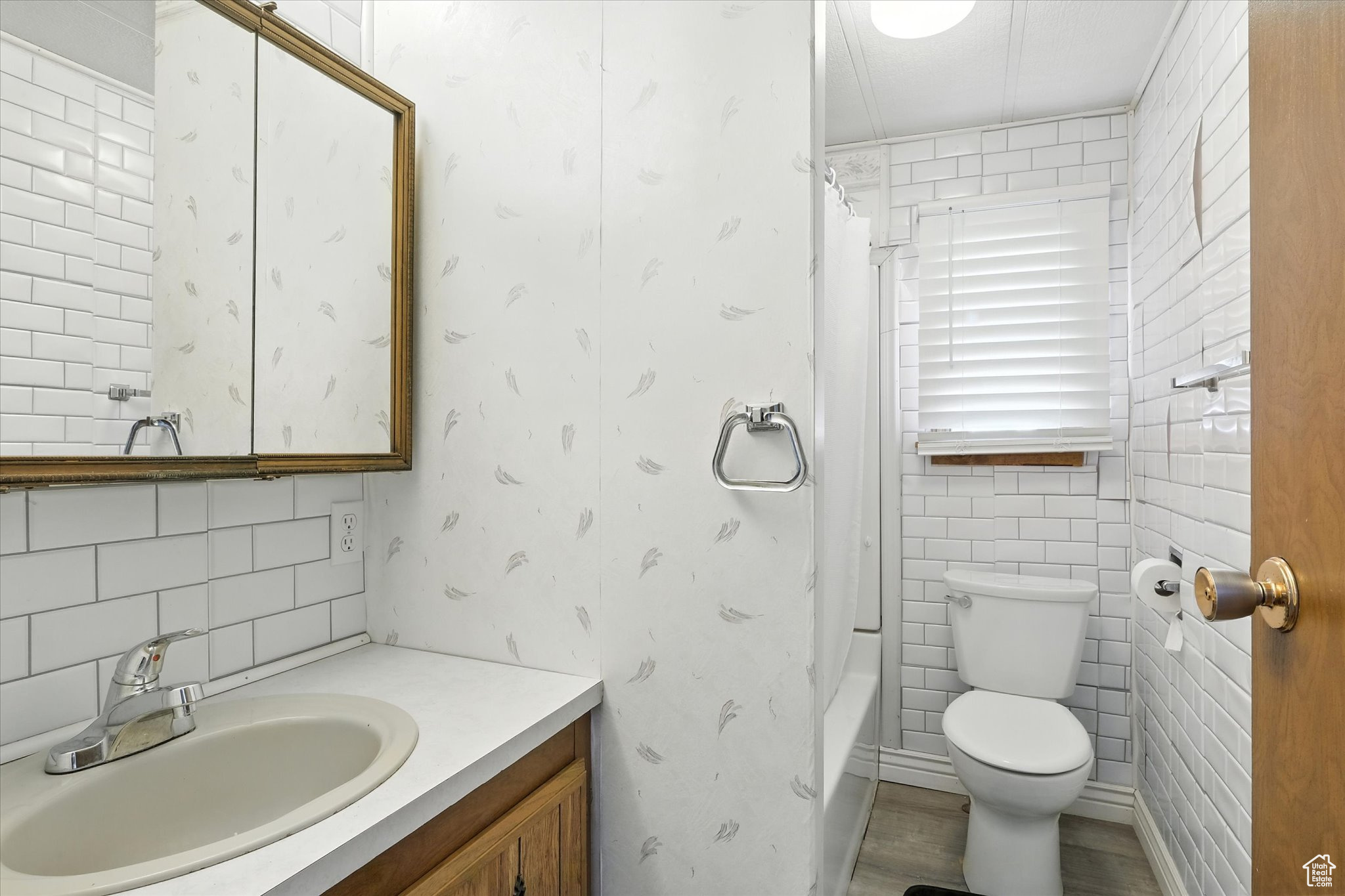 PALATIAL LIVING - Residential