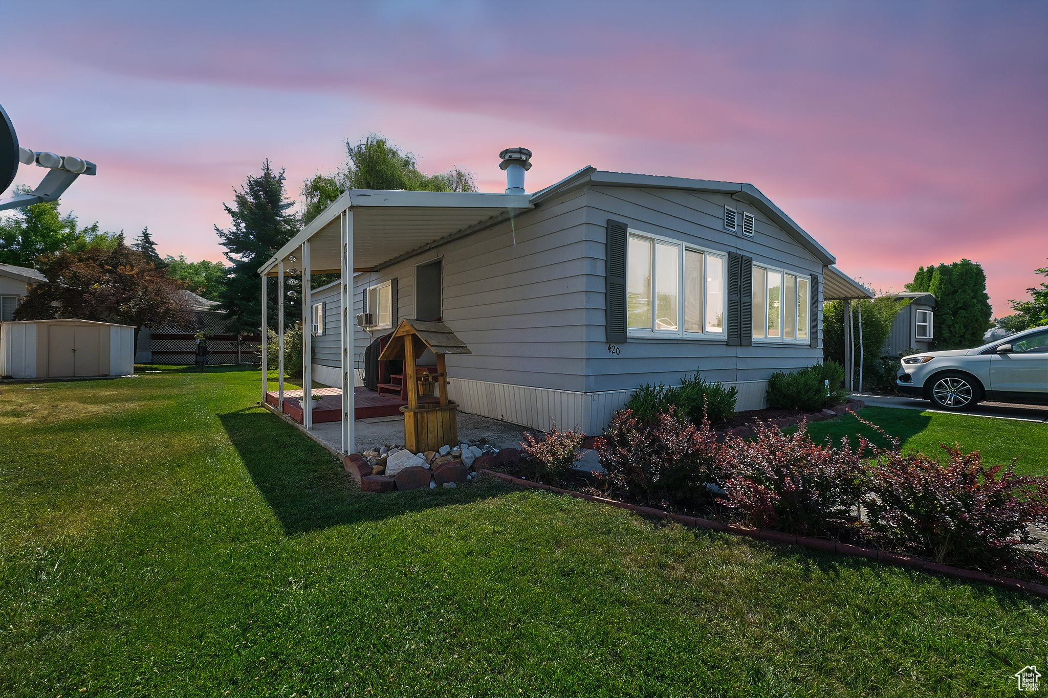 PALATIAL LIVING - Residential