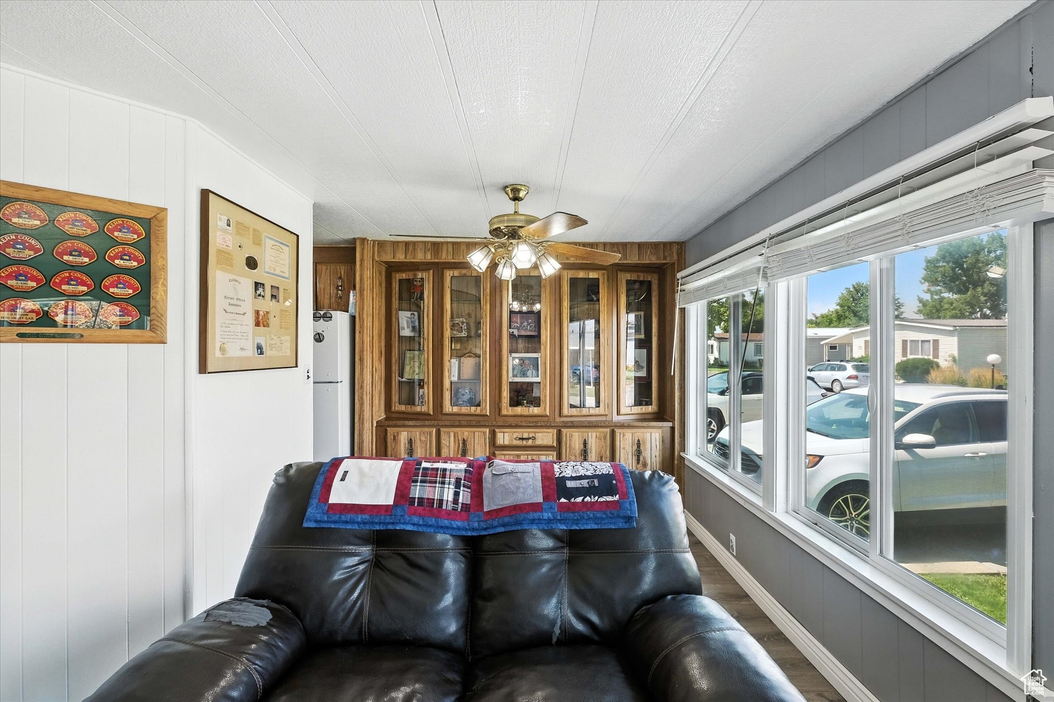 PALATIAL LIVING - Residential